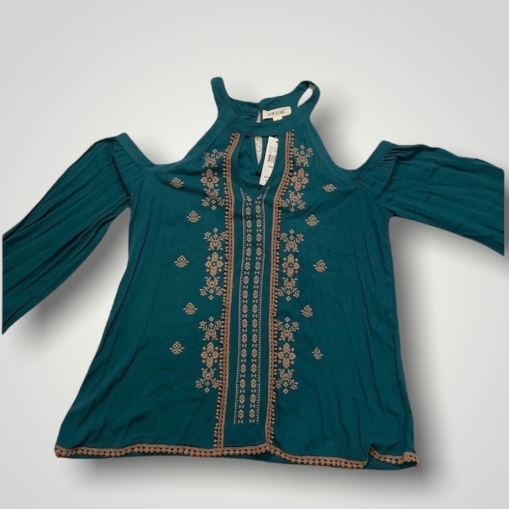 Taylor & Sage NWT Cold Shoulder Blouse Medium